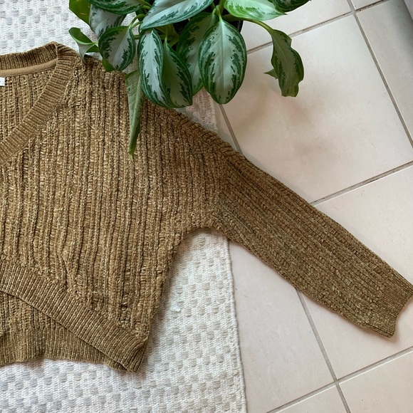 🍁🌾 Harvest Gold Cropped Chenille Sweater - Picture 3 of 15
